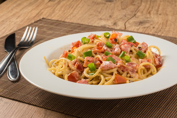 Spaghetti with diced tomatoes