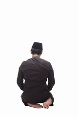 Obraz na płótnie Canvas Rear view of muslim man kneeling and praying