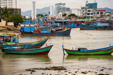 Fototapeta na wymiar Colorful fishing boats in Vietnam, next to the fishing village.