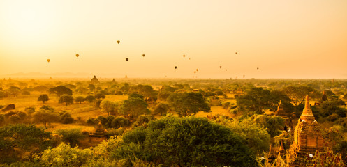 Naklejka premium Bagan sunrise