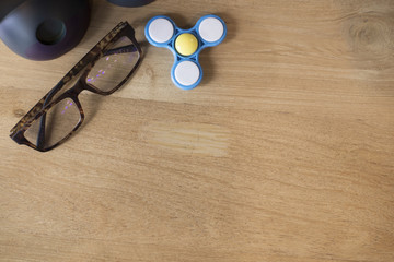 Play Fidget spinner spinning on wood background With Light