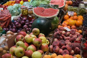 Decomposition for the sale of fresh fruit on the market.