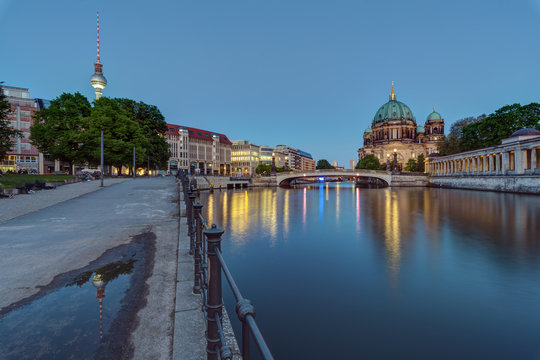 The Berlin Cathedral and the TV Tower at dusk