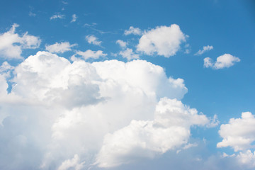 Obraz na płótnie Canvas Blue evening sky with white clouds