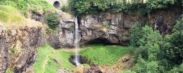 Fototapeta premium cascade de Salins, Cantal
