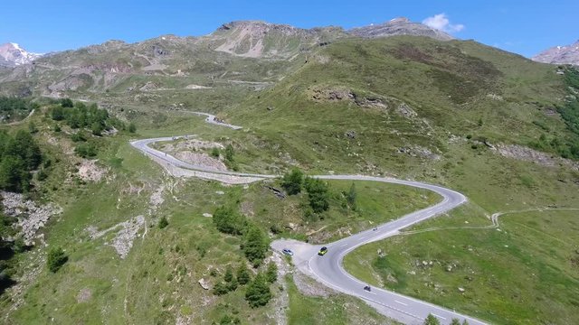 Bernina pass - Traffic on the road