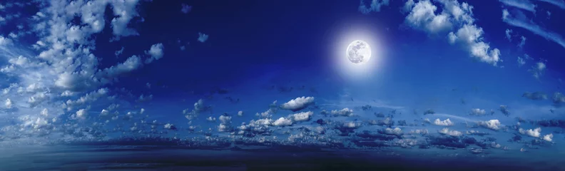 Rolgordijnen De nachtelijke hemel, de maan schijnt, de maanverlichte nacht © yuri_61