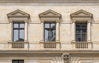 Fenster in einer Fassade