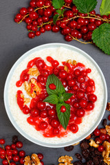 milchreis mit johannesbeere