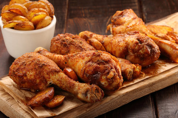 Roasted chicken legs with potato chips