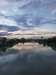Fototapeta na wymiar Atardecer en el río Guadalquivir / Sunset on the Guadalquivir River. Sevilla