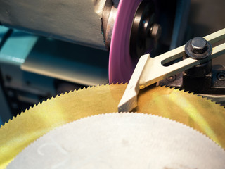 Circular saw production by high precision grinding process