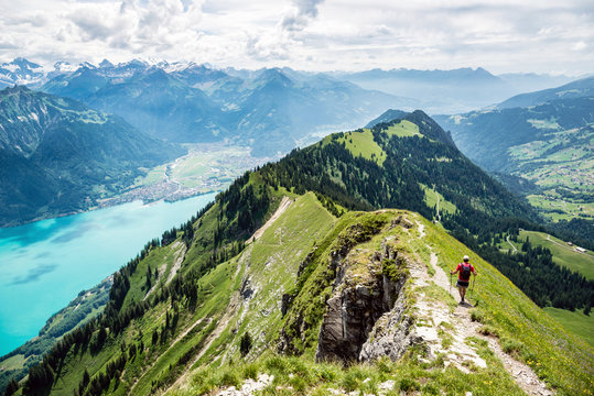 Fototapeta Gratwanderung zwischen Harder und Augstmatthorn, Brienzersee, Interlaken, Schweiz