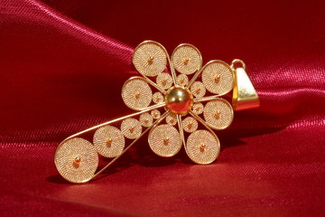 Croce oro gioiello artigianale oreficeria in filigrana sarda