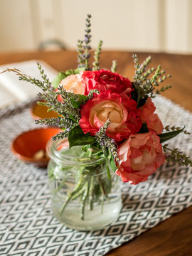 Tischdekoration mit Rosen