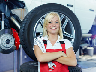 Apprentice for car mechanic is satisfied