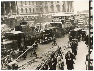 Waterloo Br Congested. Date: 1930