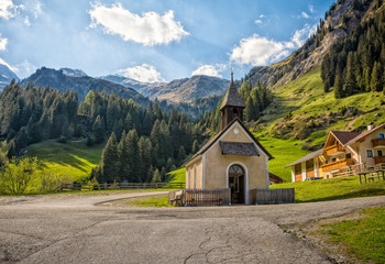 Fototapeta na wymiar Racines Valley in South Tyrol, Italy. little church to Flading