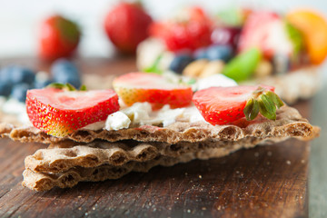 Multigrain rie cakes with berries, fruit and almond for healthy breakfast