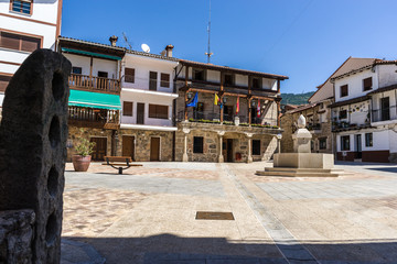 Piedralaves main square with bull protection - 162375817