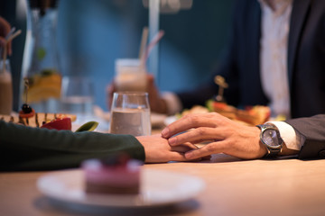 Obraz na płótnie Canvas Couple on a romantic dinner at the restaurant