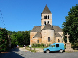 Fototapeta na wymiar La chiesa di Saint Leon sur Vézere, Francia