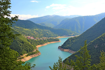 Fototapeta na wymiar Beautiful lake in the mountains of Montenegro