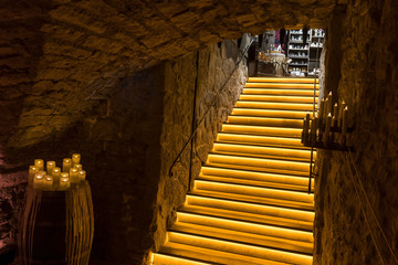 Beleuchtete Kellertreppe