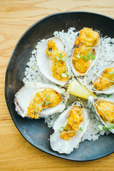 Fried oyster shell with sauce