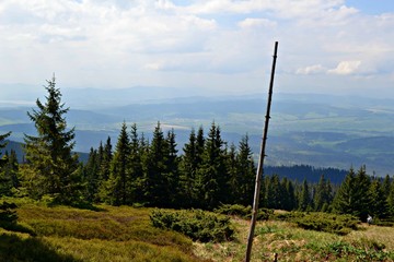 Górski krajobraz ze szklau na Babią Górę, Beskidy, Polska