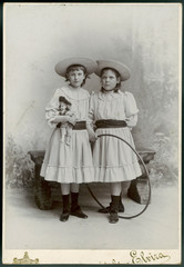 Girls - Hoop - Photo 1890s. Date: 1890s