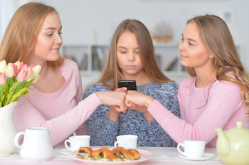 Obraz na płótnie Canvas Group of teenage girls with smartphone