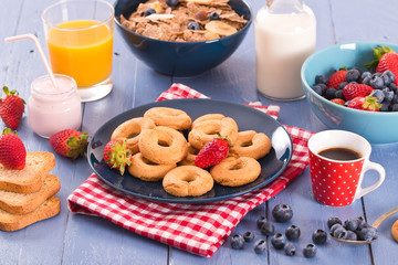 Breakfast with wholegrain cereals.