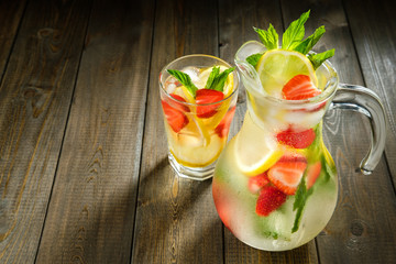 Lemonade with lemon and strawberry, mint and ice