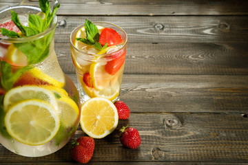 Lemonade with lemon and strawberry, mint and ice
