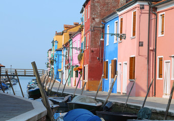 Fototapeta na wymiar Colorful facades of the houses of the island of Burano near Veni