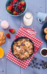 Breakfast with wholegrain cereals.