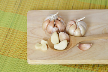 Prepared garlic bulb on chopping board for cooking