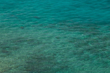 Mare cristallino color turchese delle isole Tremiti nel parco nazionale del Gargano