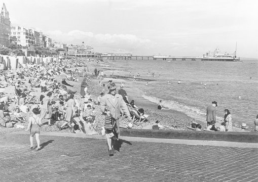 Eastbourne Beach 1947. Date: 1947