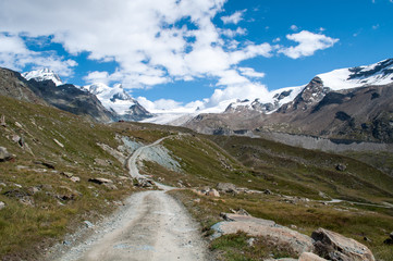 Fototapeta na wymiar Stony path above the town of Zermatt for alpine hiking in the beautiful nature of the Swiss mountains