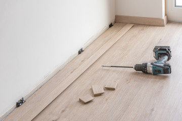 Montage Sockelleisten 