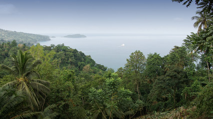Fototapeta na wymiar Landschaft an der Nordküste von Principe Island, Sao Tome und Principe, Afrika