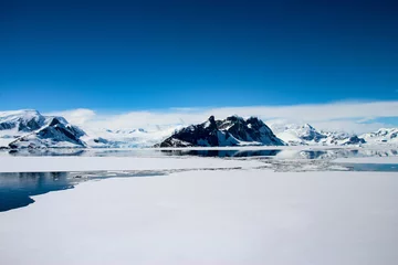 Raamstickers Beautiful landscape in Antarctica © evenfh