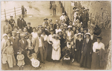 Party at Cliftonville. Date: circa 1900 - obrazy, fototapety, plakaty