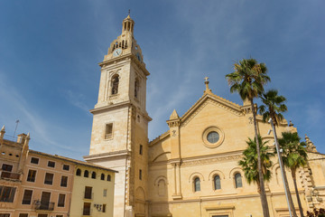 Fototapeta na wymiar Santa Maria church and palm trees in the center of Xativa