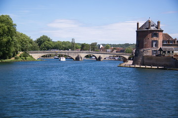 Einfahrt nach Villeneuve sur Yonne
