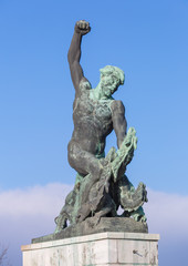 Vistas a Budapest , desde diferentes puntos de la ciudad con sus monumentos y esculturas