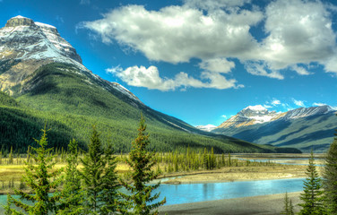 Obraz na płótnie Canvas Alberta Canada River