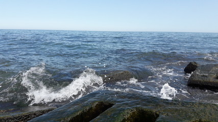 море волнуется
